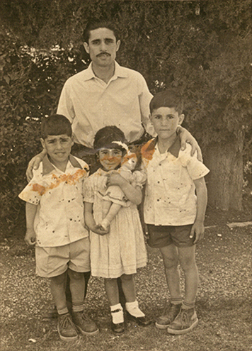 Moshe Amos with his children, 1957